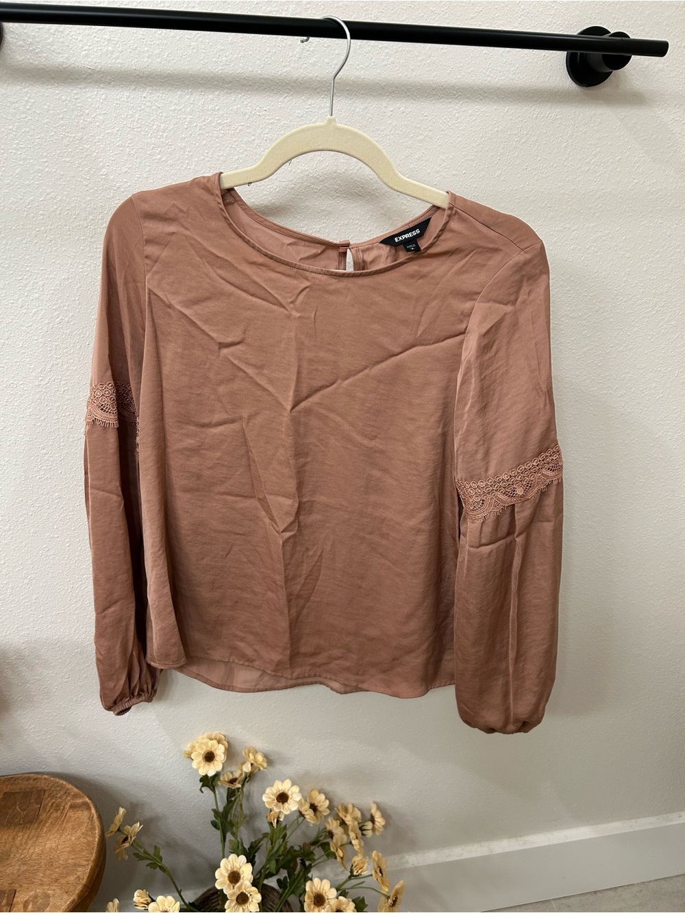 Express Women's Long-Sleeve Lace-Accent Blouse — Mauve Brown